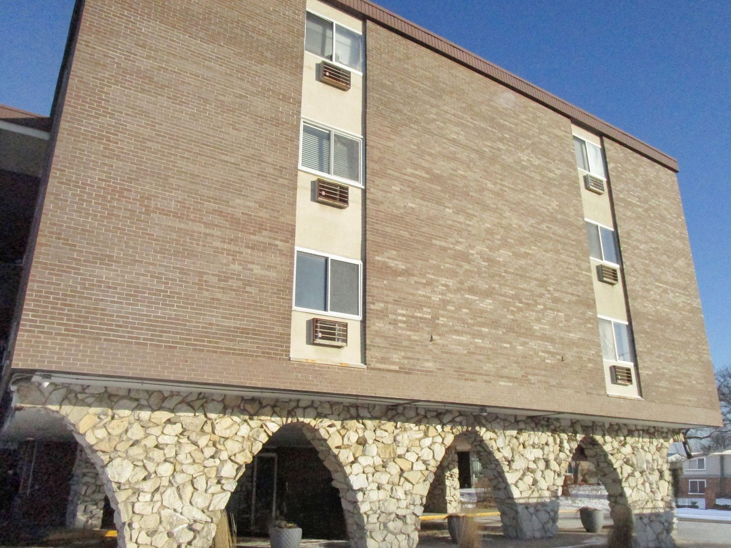1301 S Finley Road #417 — Lombard, IL 60148