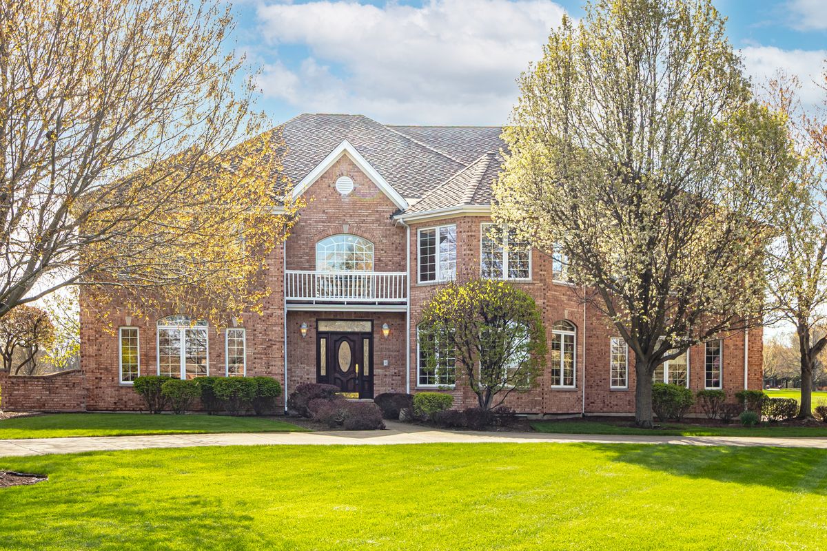 37181 Fox Hill Drive, Wadsworth, IL 60083