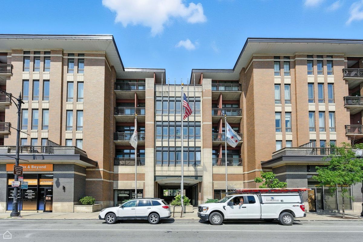 3450 HALSTED Street, Chicago, IL 60608