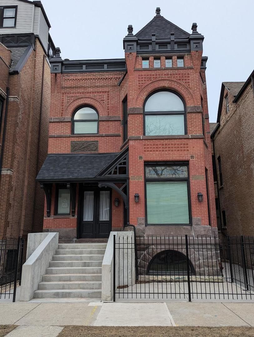 2150 W Monroe Street — Chicago, IL 60612