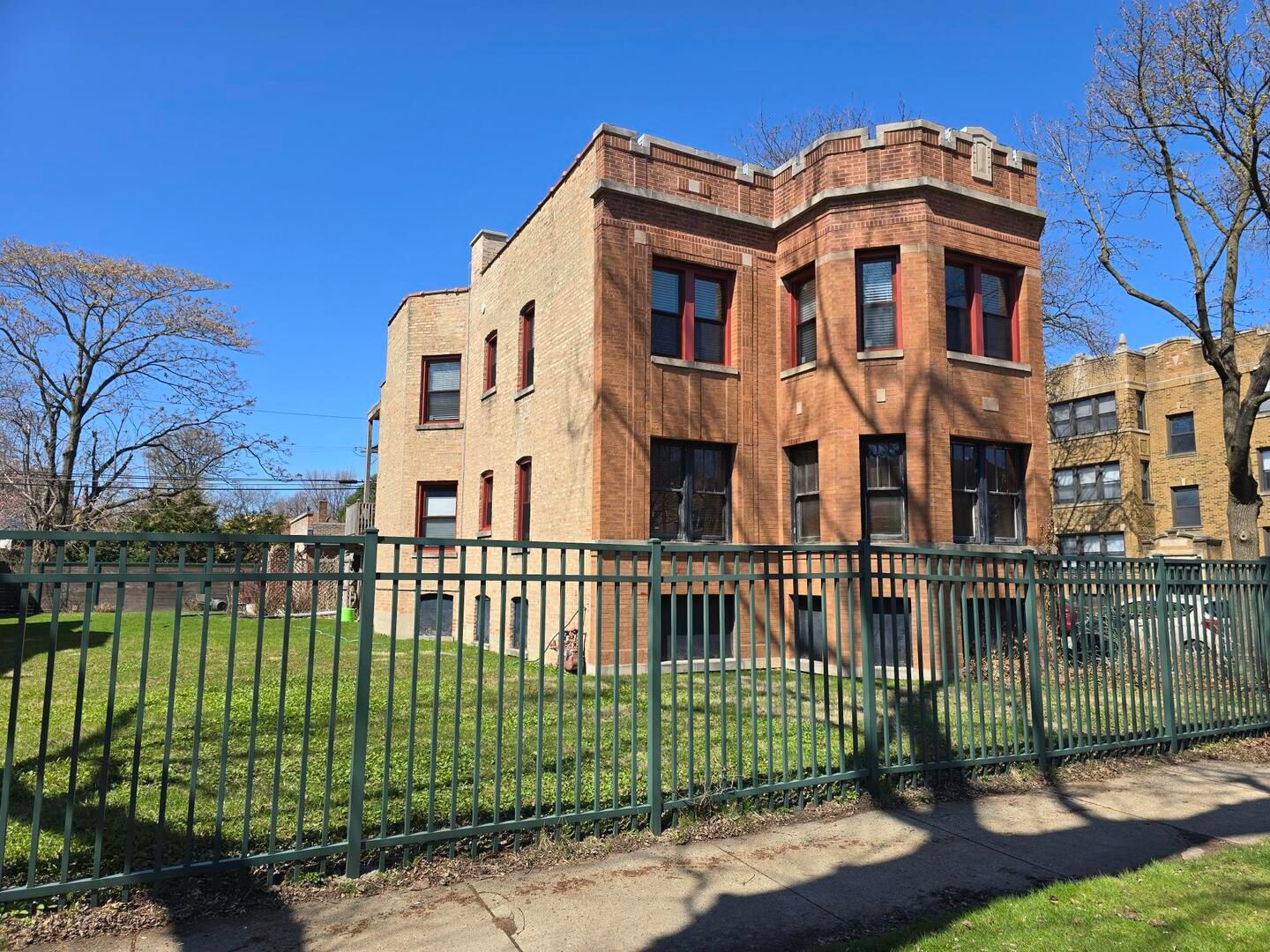 2437 W North Shore Avenue #2 — Chicago, IL 60645