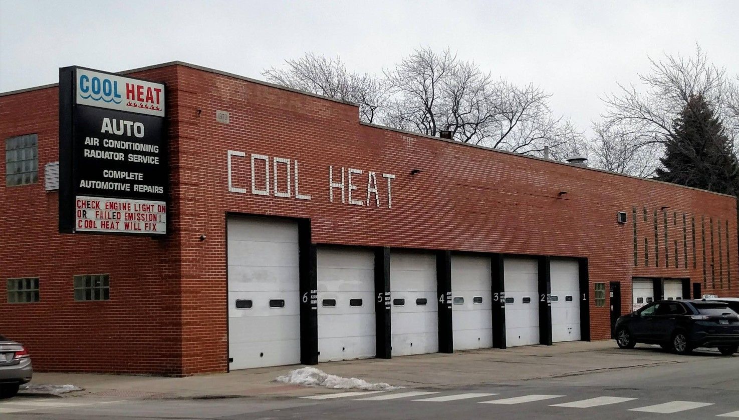 2859 W Montrose Avenue — Chicago, IL 60618