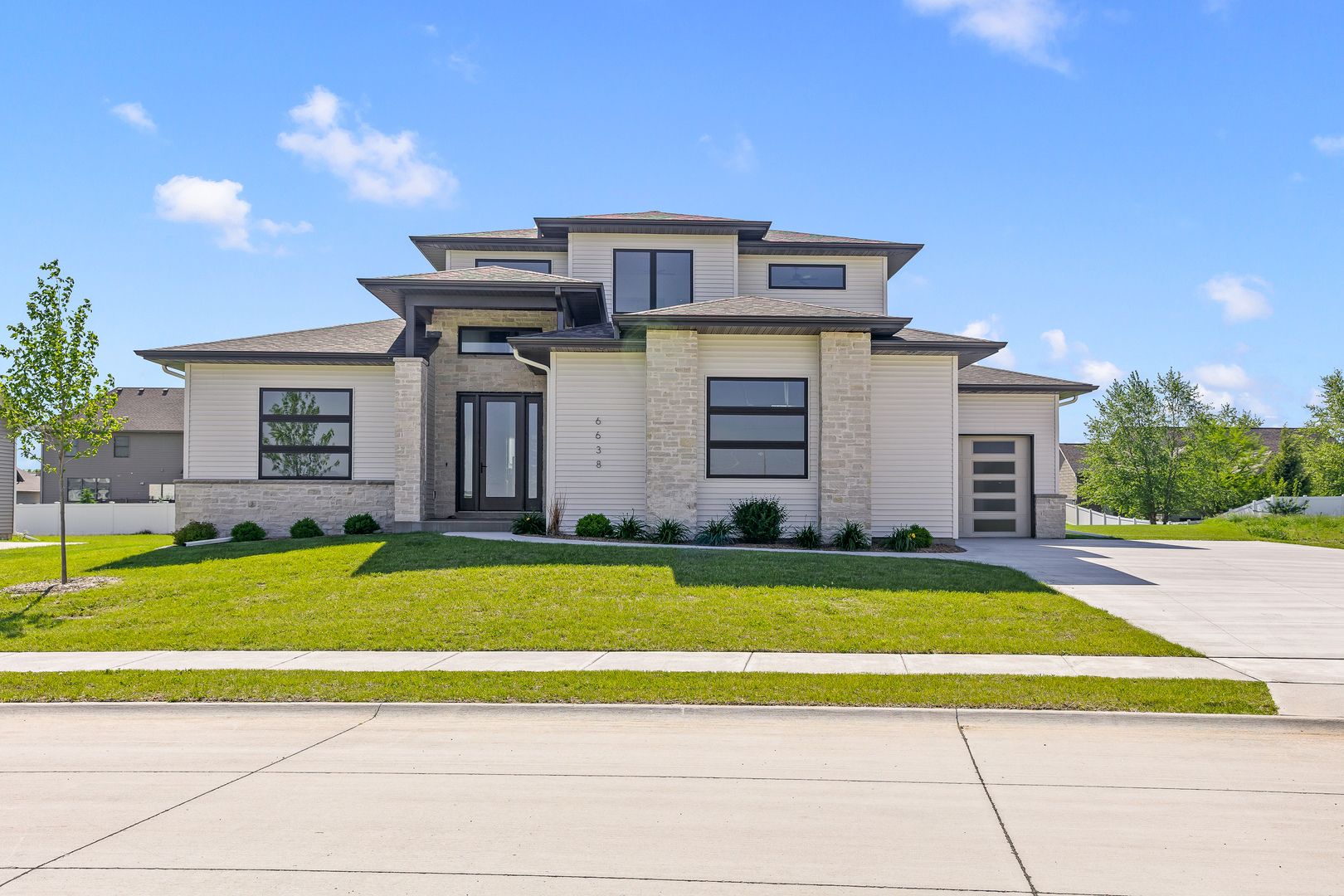 6638 Pelican Street — Bettendorf, IA 52722