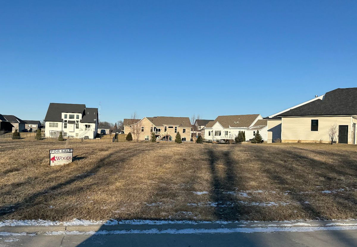 237 Mason Drive, Riverdale, IA 52722