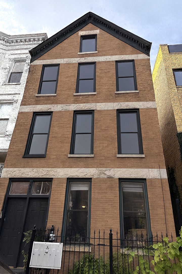 1426 W Walton Street — Chicago, IL 60642