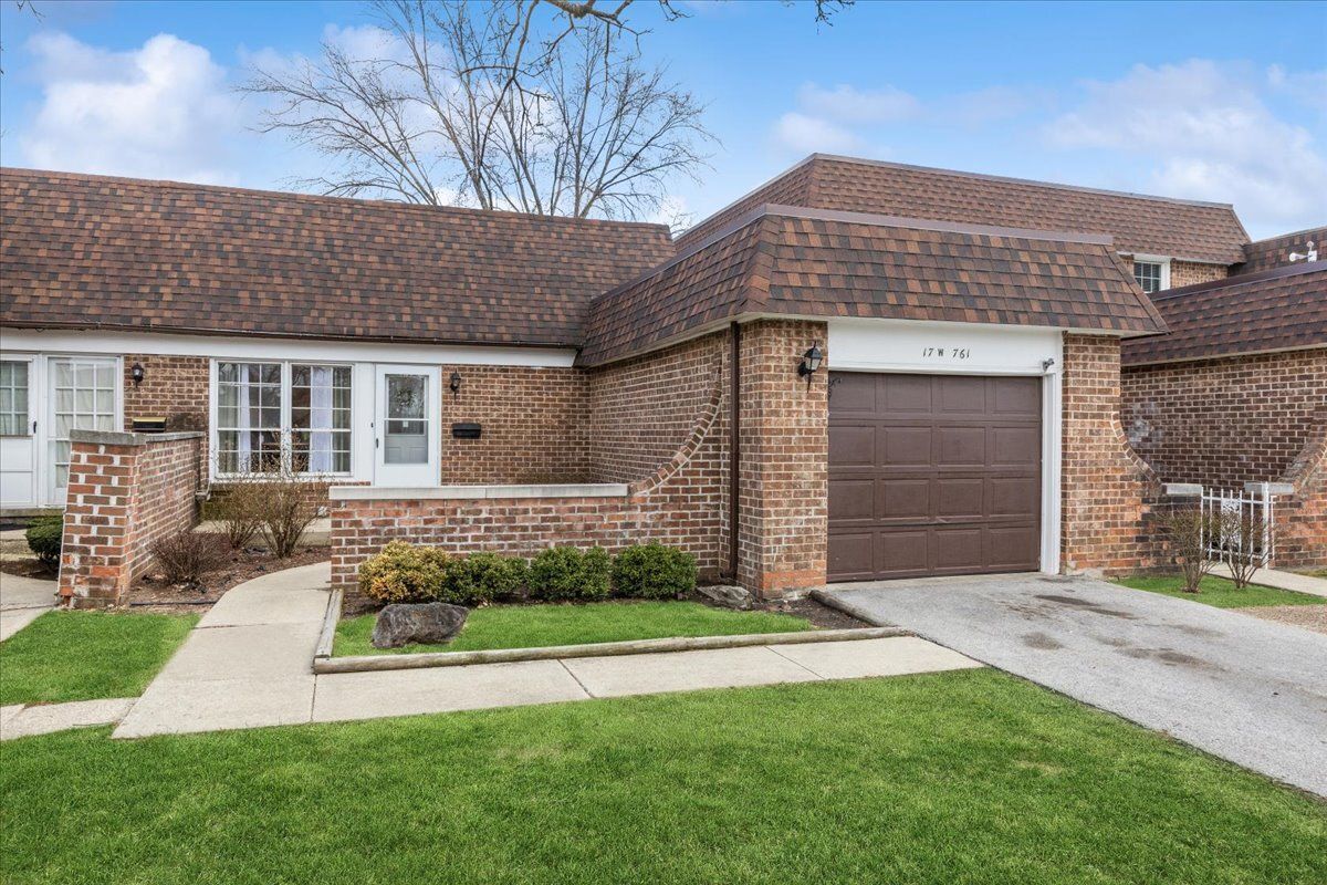17W761 14TH Street — Villa Park, IL 60181