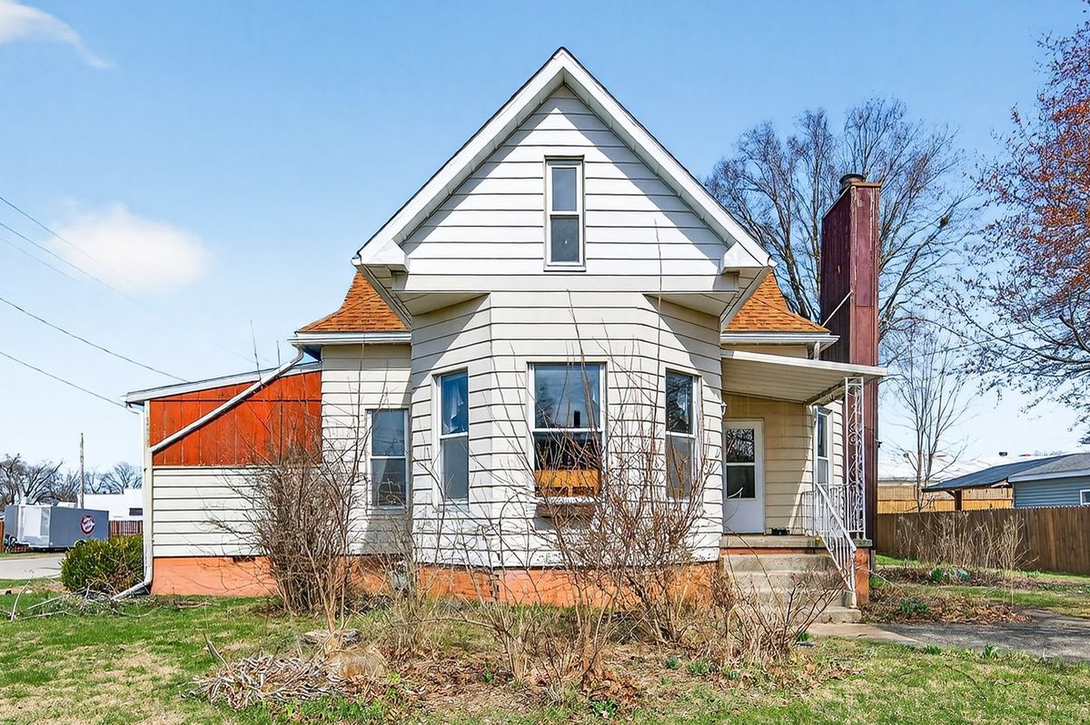 906 Peoria Street, Lincoln, IL 62656