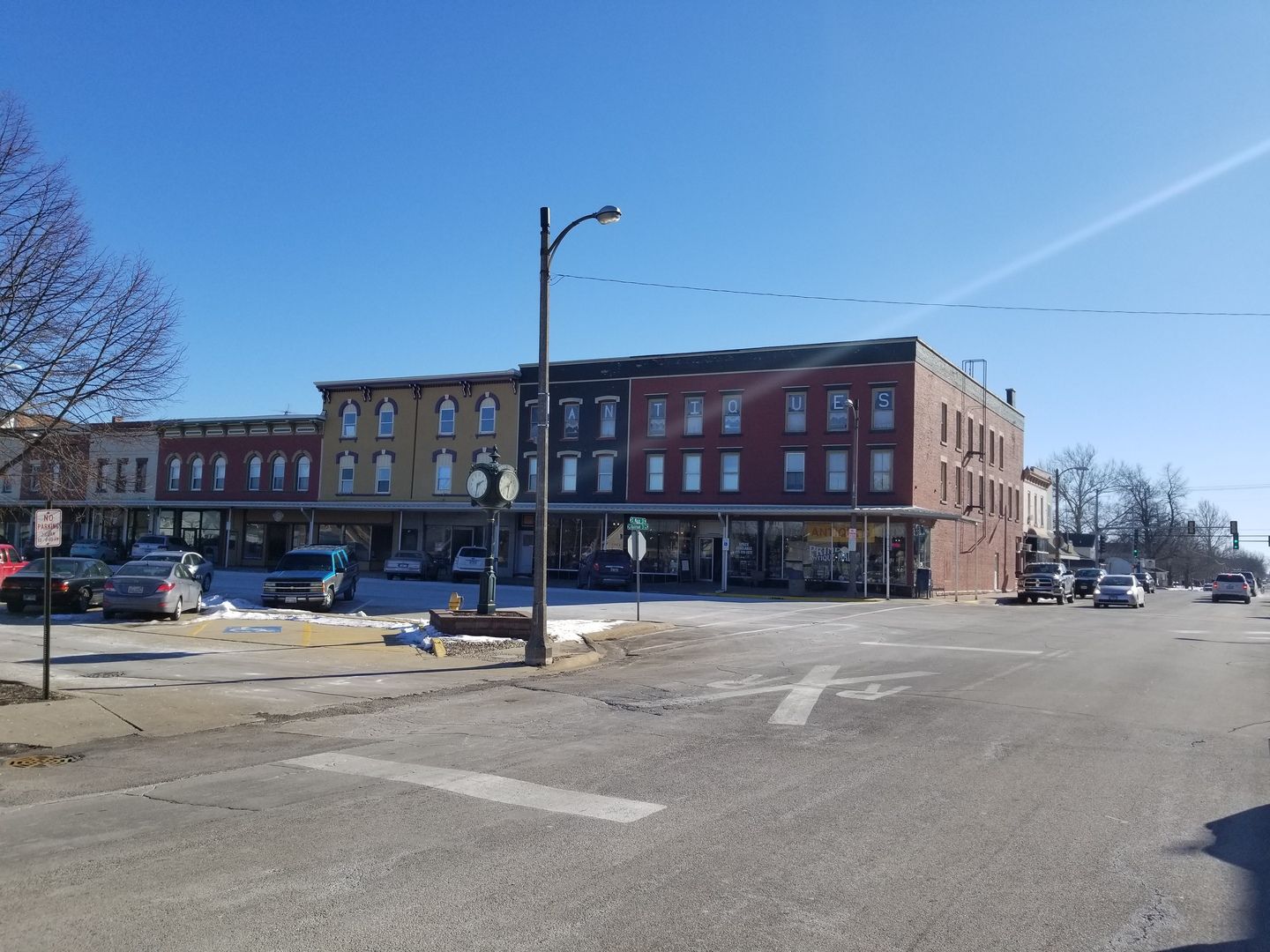 8 E Railroad Street — Sandwich, IL 60548