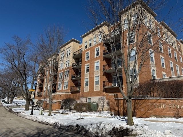 190 W Johnson Street #305 — Palatine, IL 60067