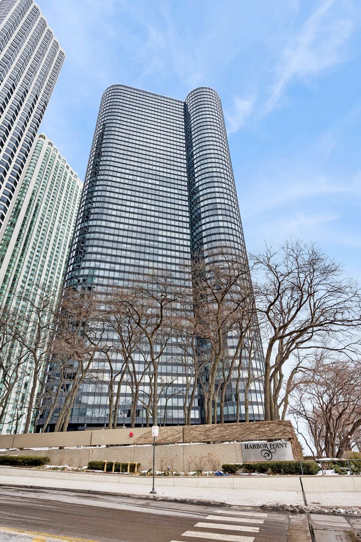 155 N Harbor Drive #2605 — Chicago, IL 60601