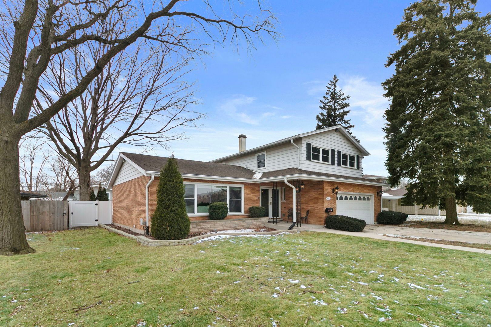 9212 S Komensky Avenue — Oak Lawn, IL 60453