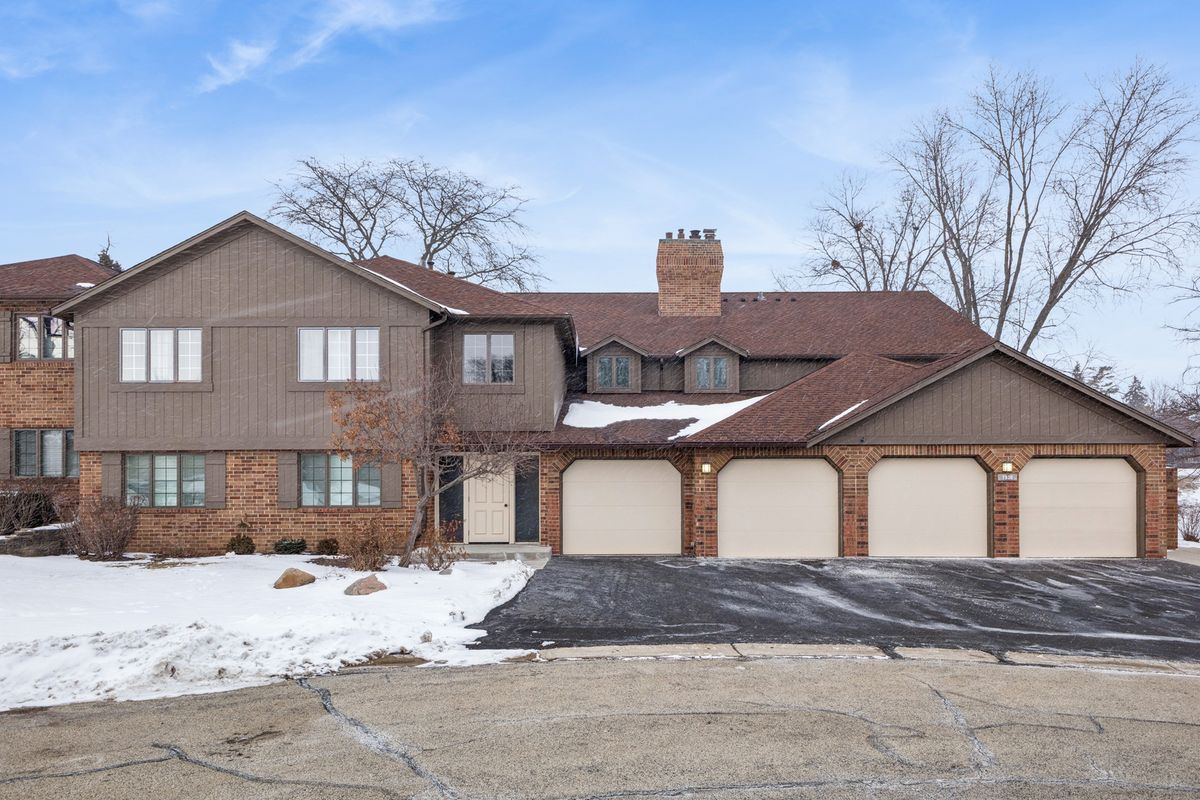 7930 Lakeview Court, Palos Heights, IL 60463