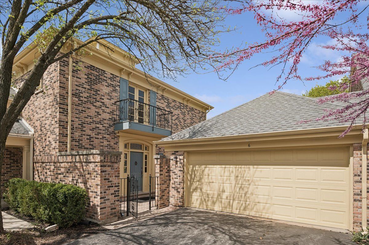6 The Court Of Chapel Wood — Northbrook, IL 60062