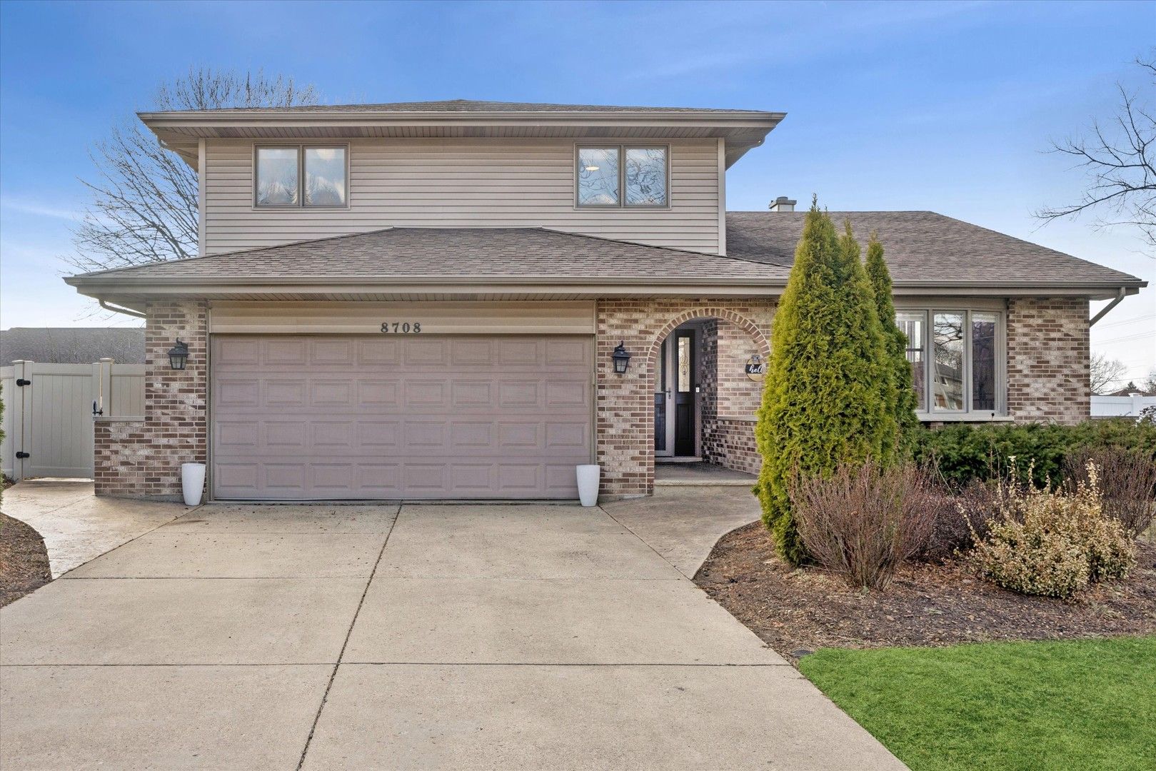 8708 Coventry Drive — Woodridge, IL 60517