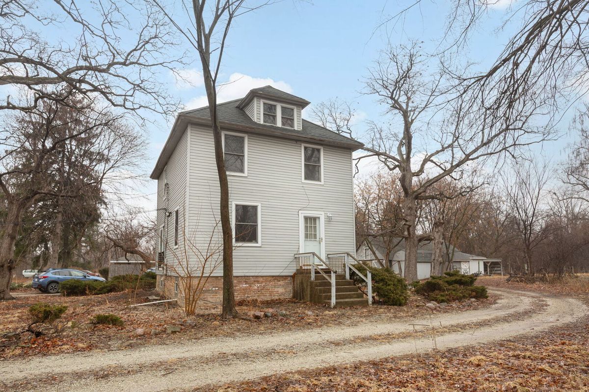 555 Trailside Lane, Des Plaines, IL 60016