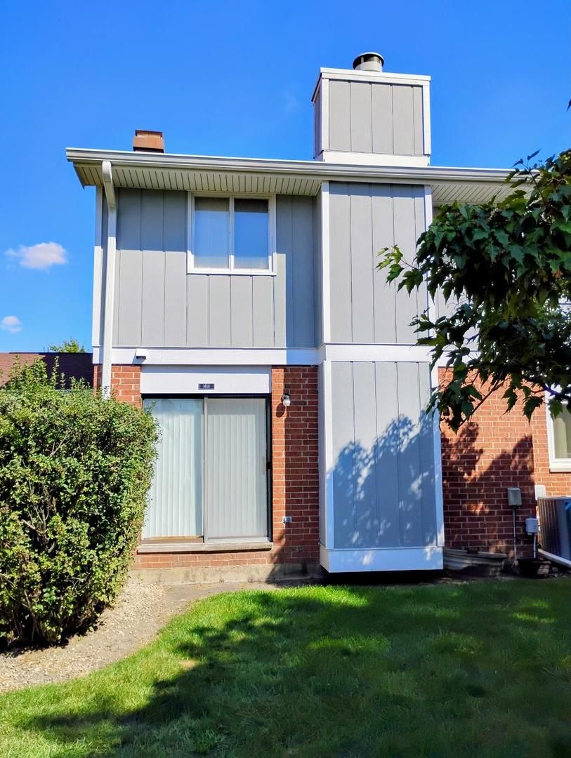 1616 Dundee Drive, Wheaton, IL 60189