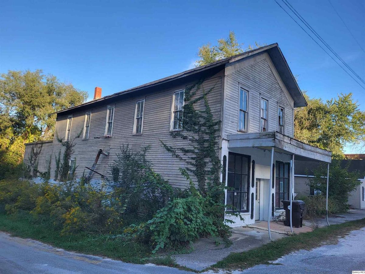 110 N Main Street, Chambersburg, IL 62323