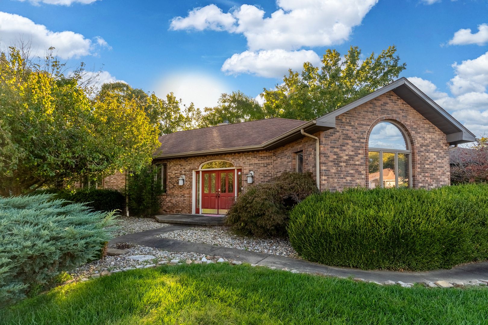 600 Deer Lake Drive W — Carbondale, IL 62901