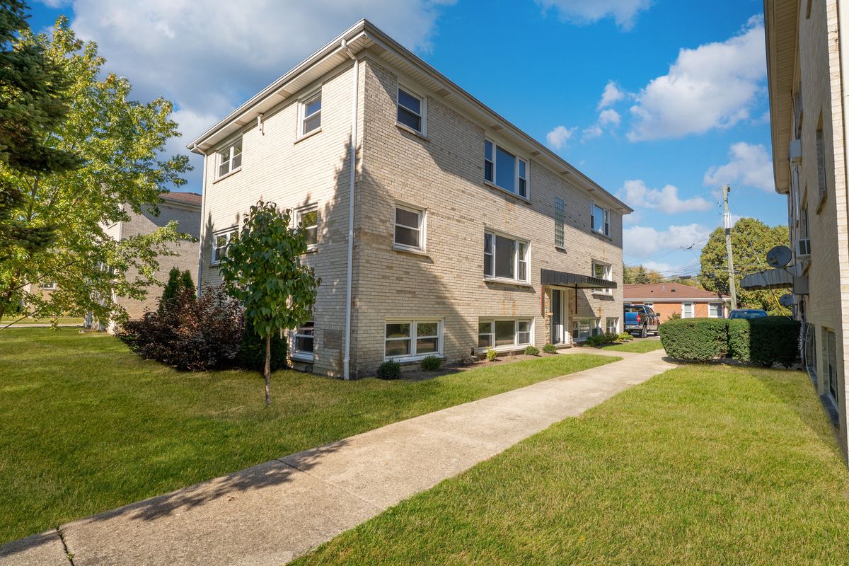 740 North Broadway Street, Lombard, IL 60148