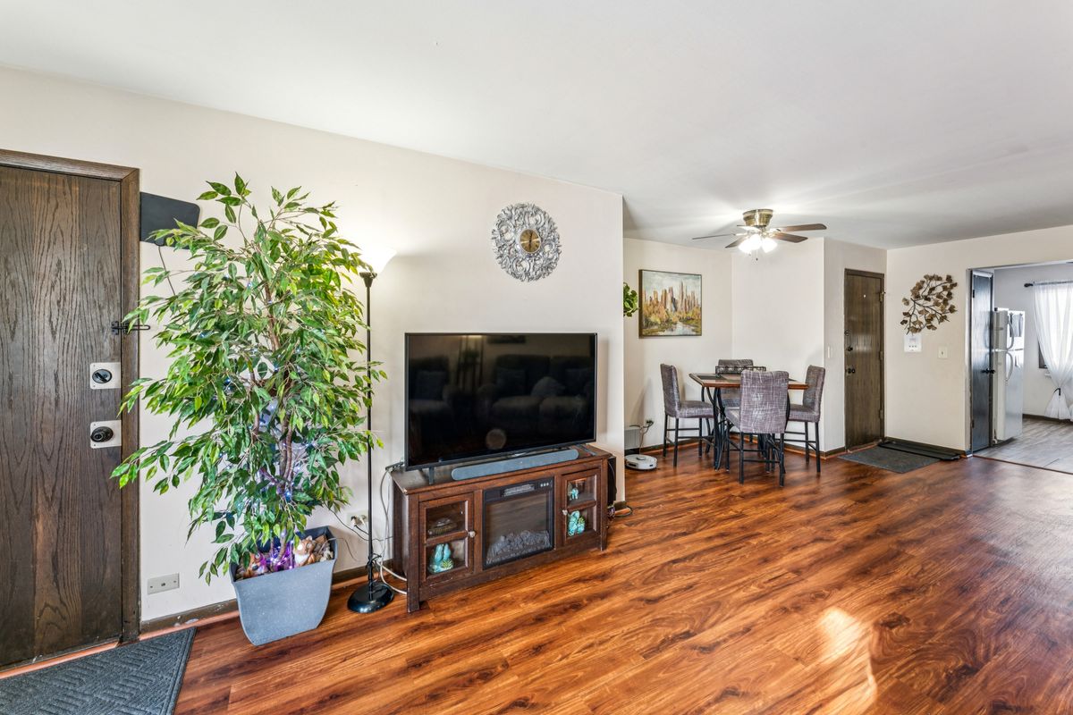 7632 Lawrence Avenue, Harwood Heights, IL 60706