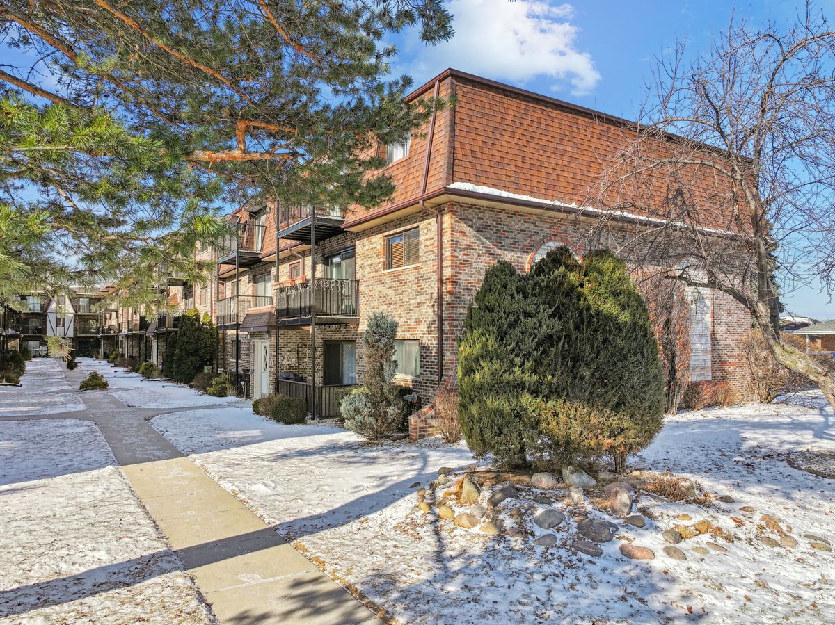 7632 Lawrence Avenue, Harwood Heights, IL 60706