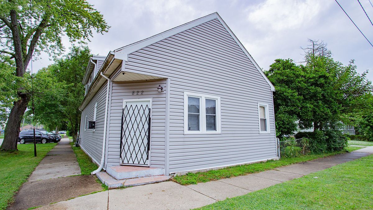 822 11th Street, North Chicago, IL 60064