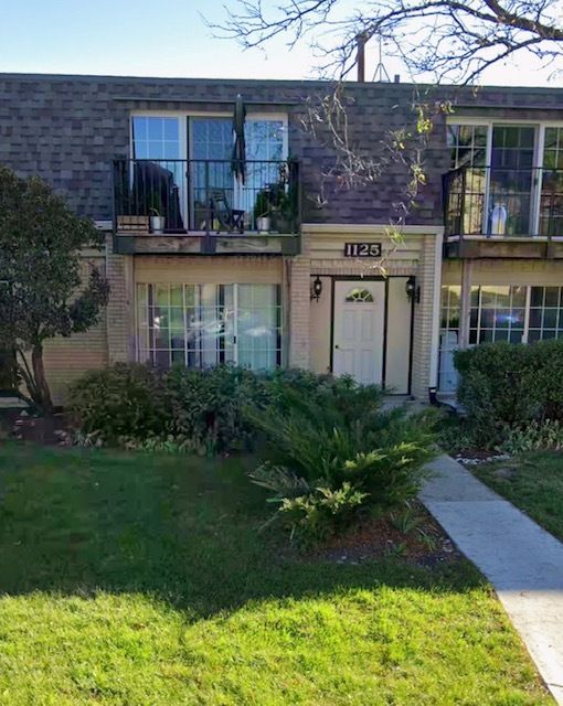 1125 Pleasant Run Drive, Wheeling, IL 60090