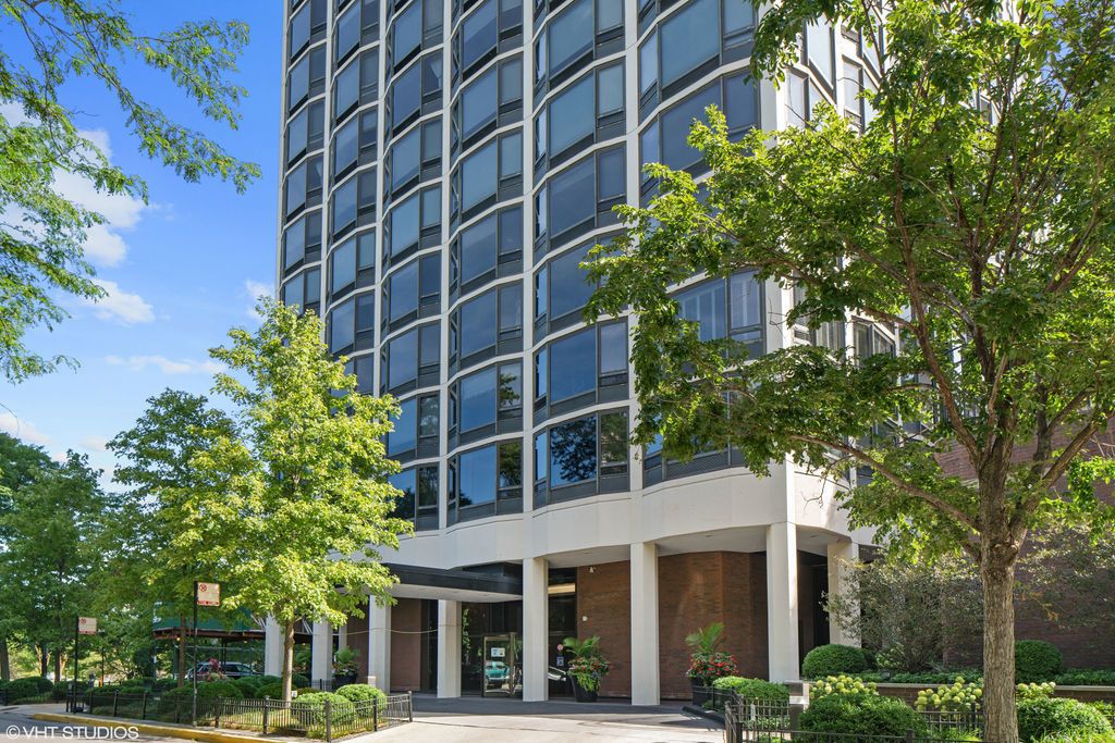 1555 Astor Street, Chicago, IL 60610