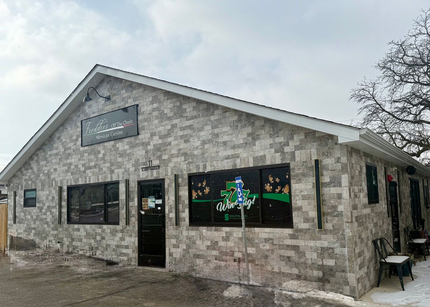 11 S Madison Street — Oswego, IL 60543