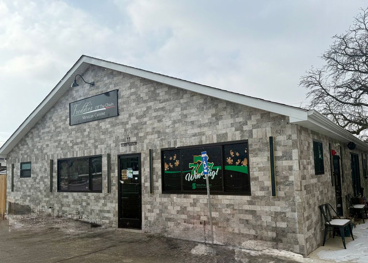 11 Madison Street, Oswego, IL 60543