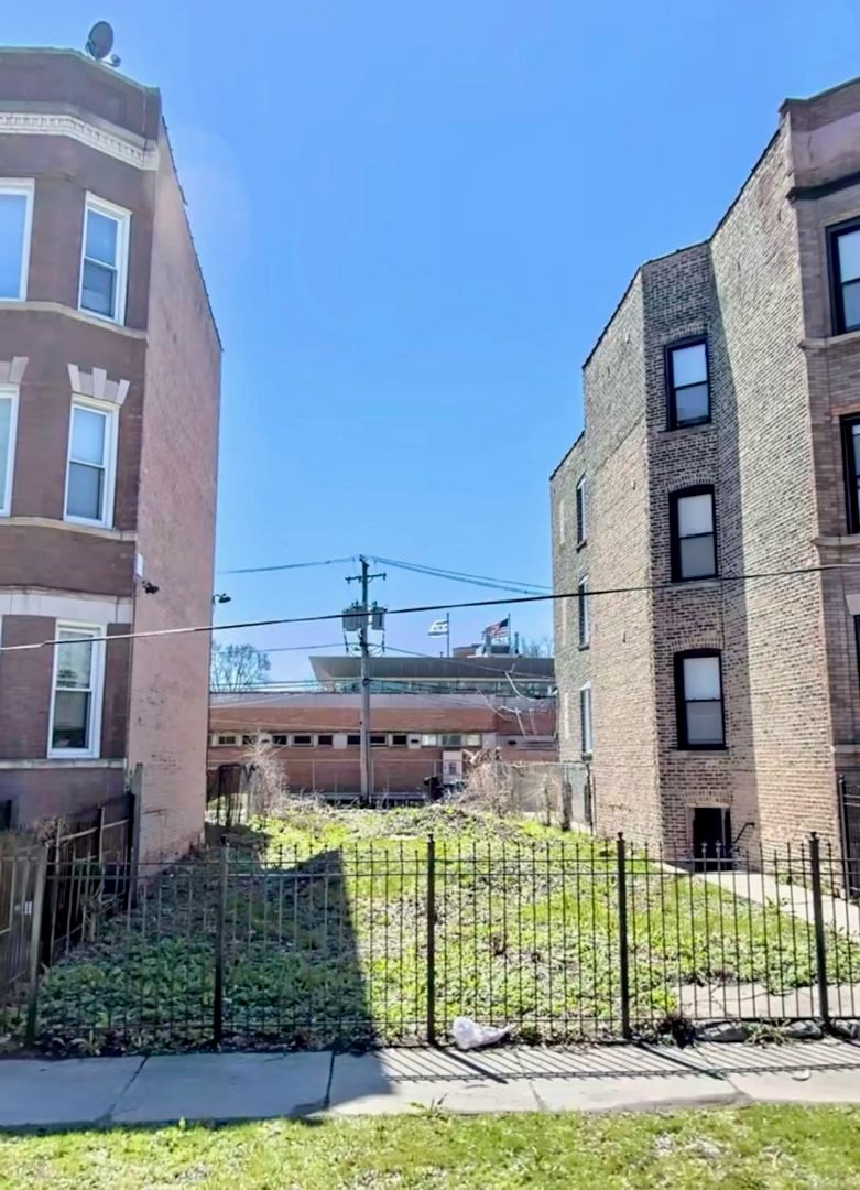 1443 E 66th Place — Chicago, IL 60637