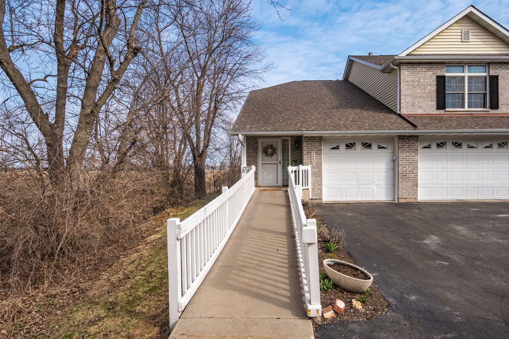 3805 South Pointe Drive #F — DeKalb, IL 60115
