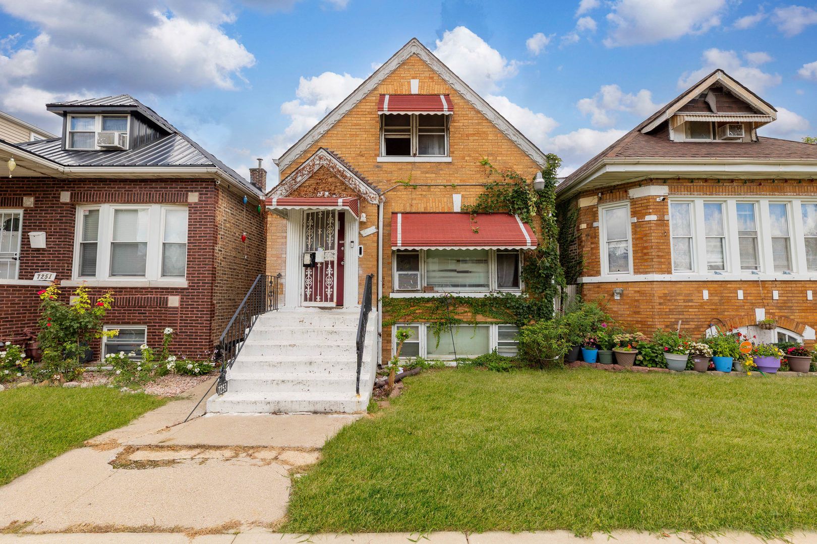 7255 S Artesian Avenue — Chicago, IL 60629
