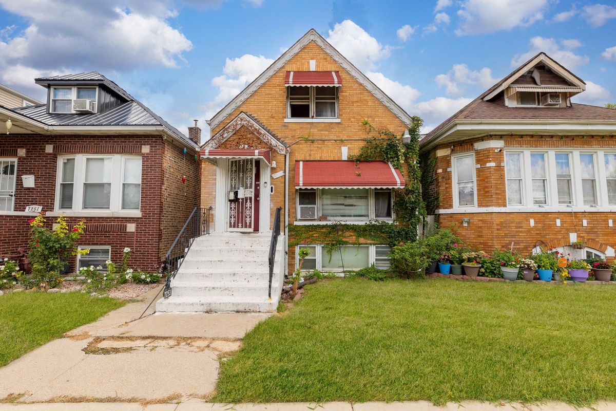 7255 Artesian Avenue, Chicago, IL 60629