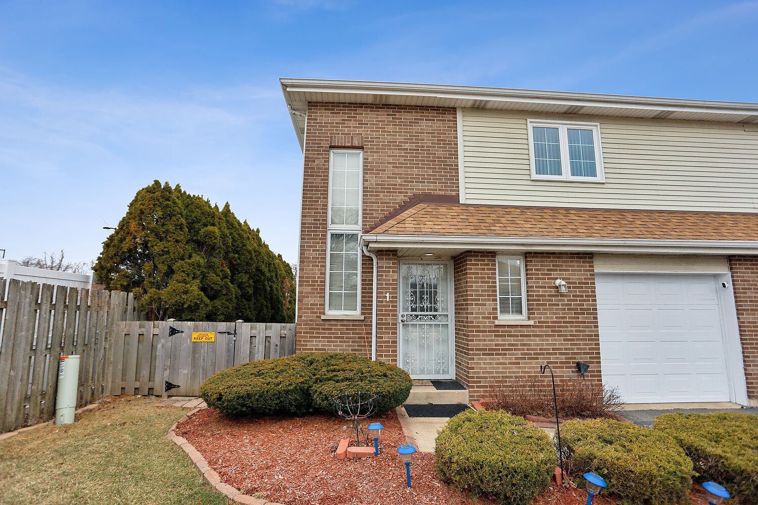 11030 S Roberts Road #1 — Palos Hills, IL 60465