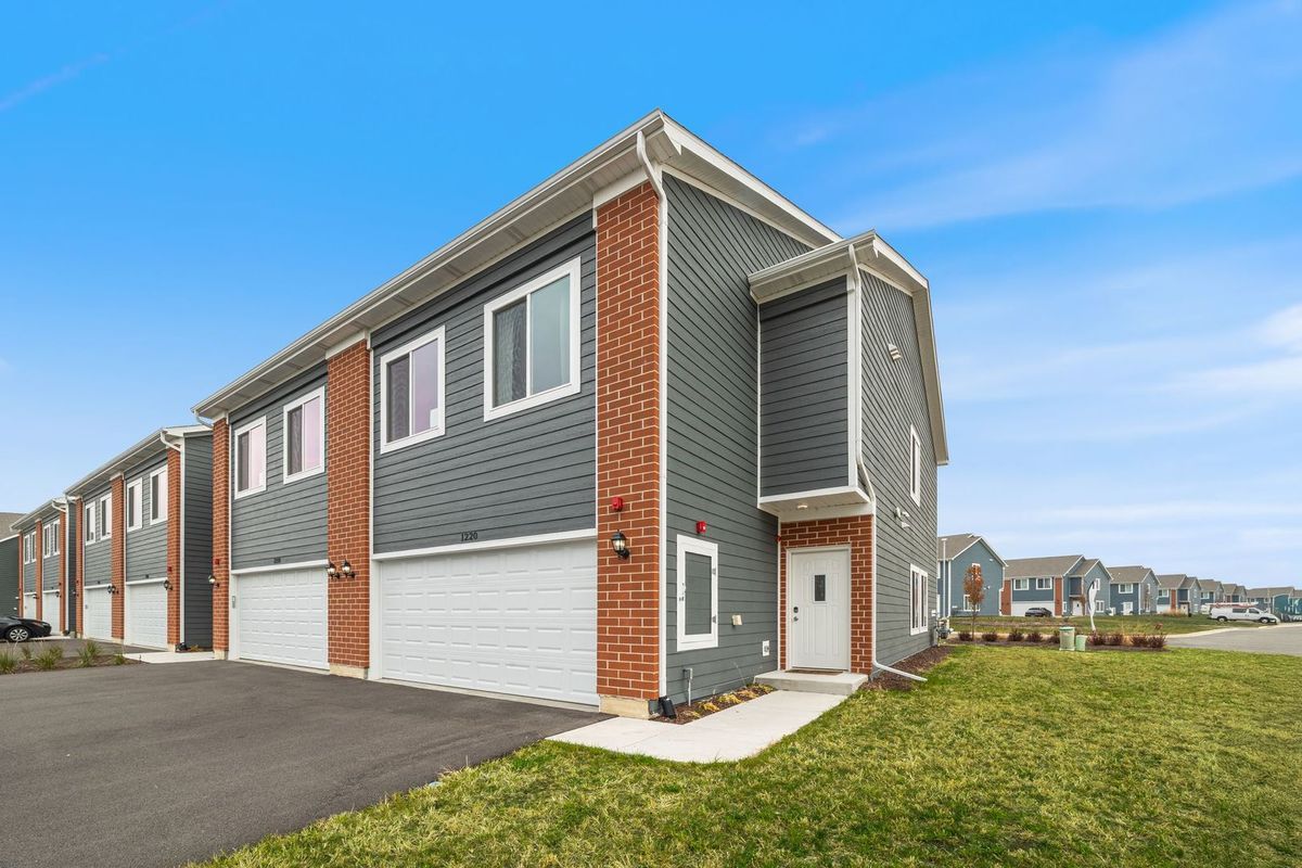 1200 Gillespie Lane, Yorkville, IL 60560