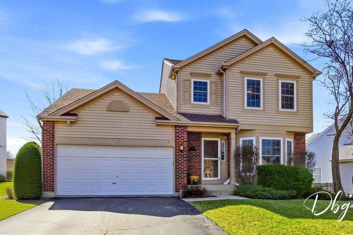 7 Dahlia Lane, Round Lake Beach, IL 60073