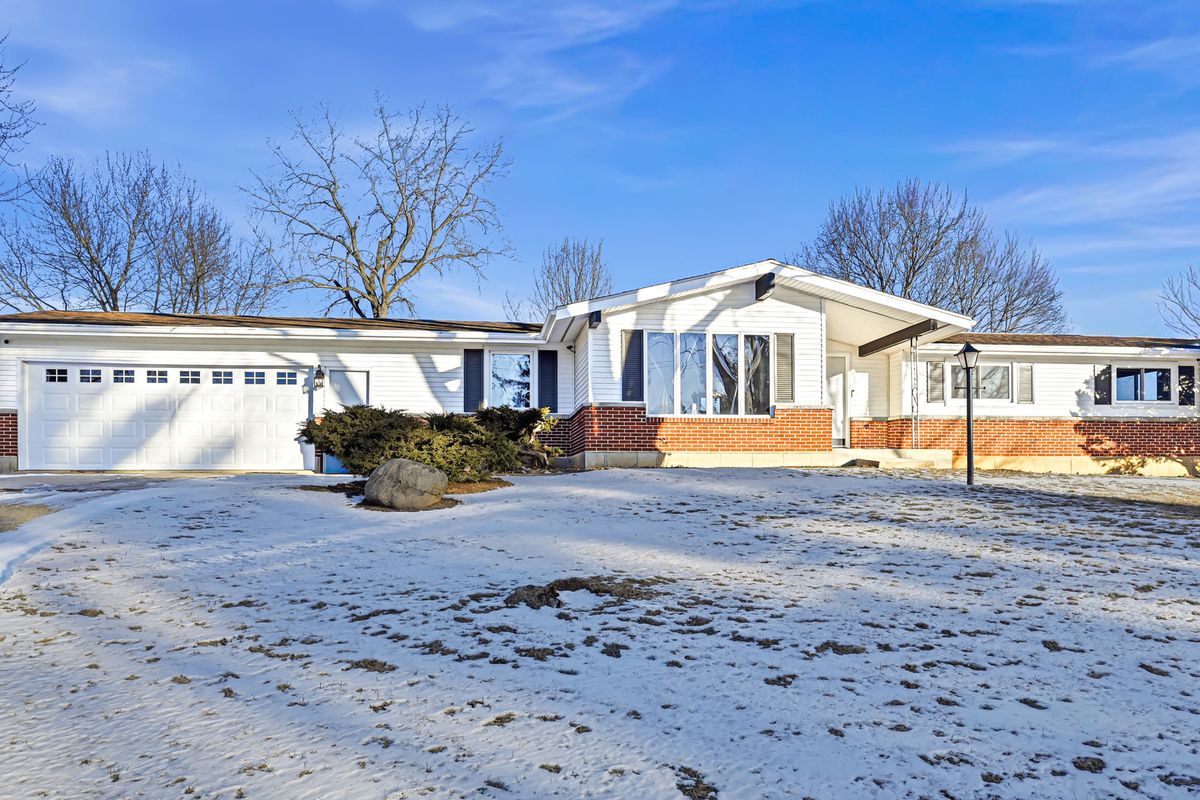 9807 Leaf River Road, Leaf River, IL 61047
