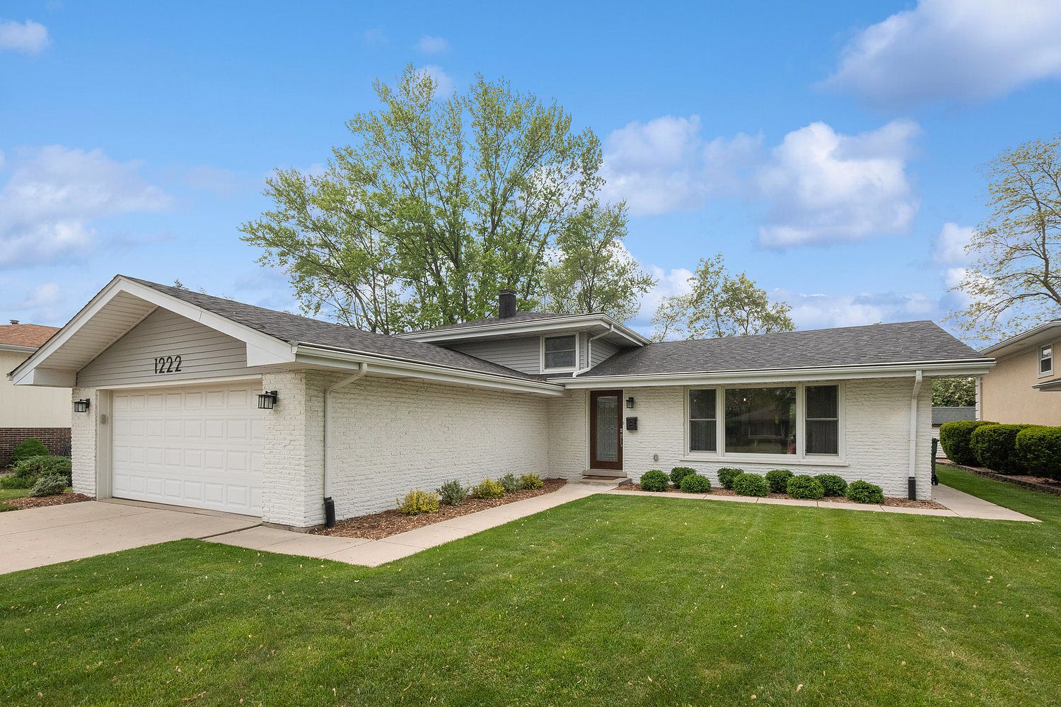 1222 Hillview Drive — Lemont, IL 60439