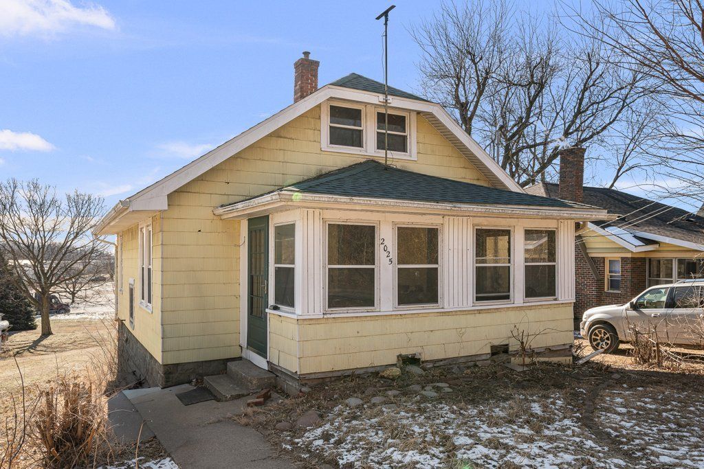 2025 Bluff Boulevard — Clinton, IA 52732