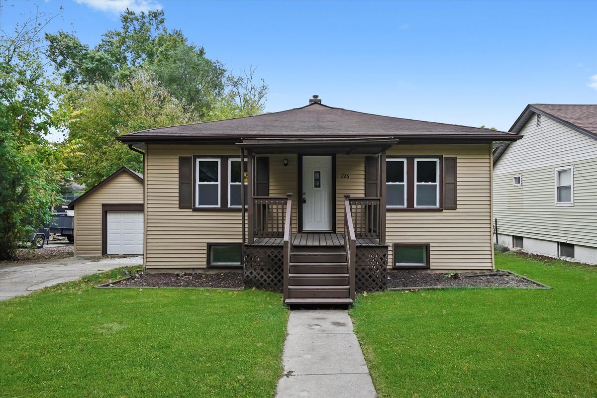 226 Wilmette Avenue, Westmont, IL 60559