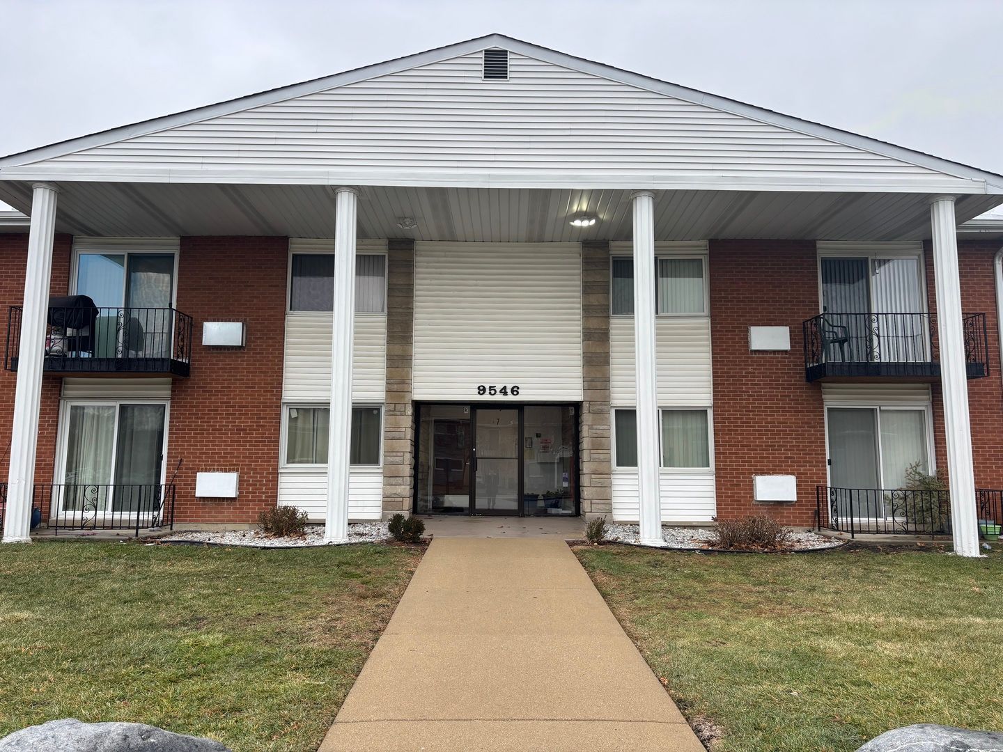9546 Dee Road #1F — Des Plaines, IL 60016
