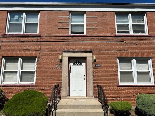 7630 S Jeffery Boulevard #2 — Chicago, IL 60649