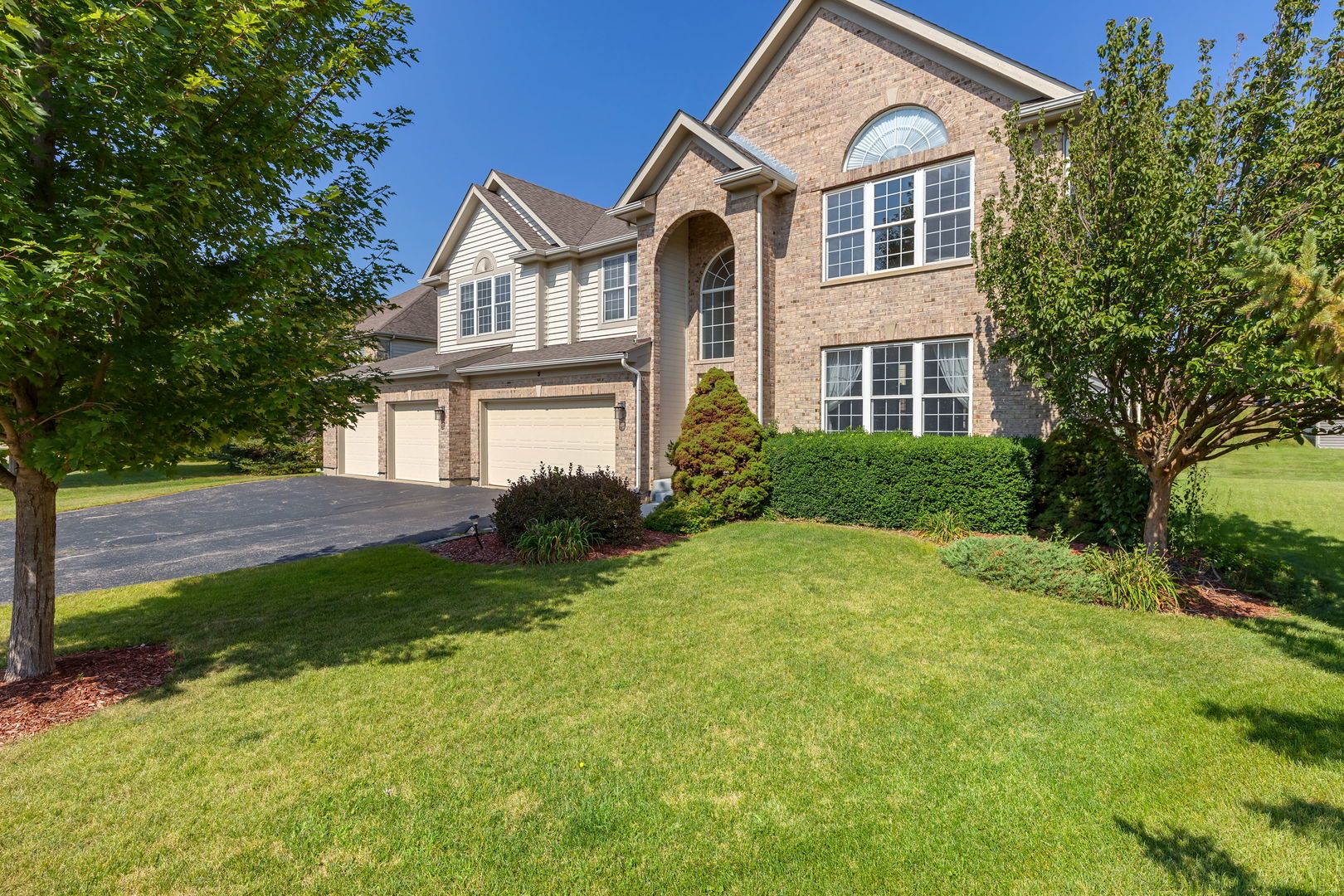 3 Barton Creek Court — Lake In The Hills, IL 60156