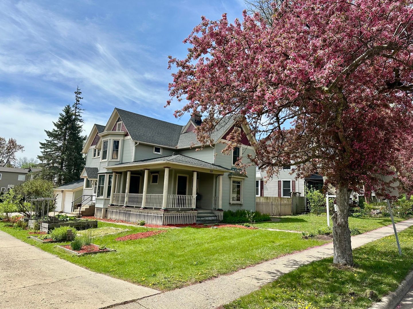 319 W South Street — Woodstock, IL 60098