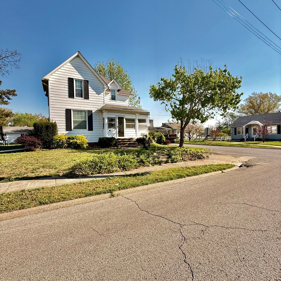 200 McHaney Street, Harrisburg, IL 62946