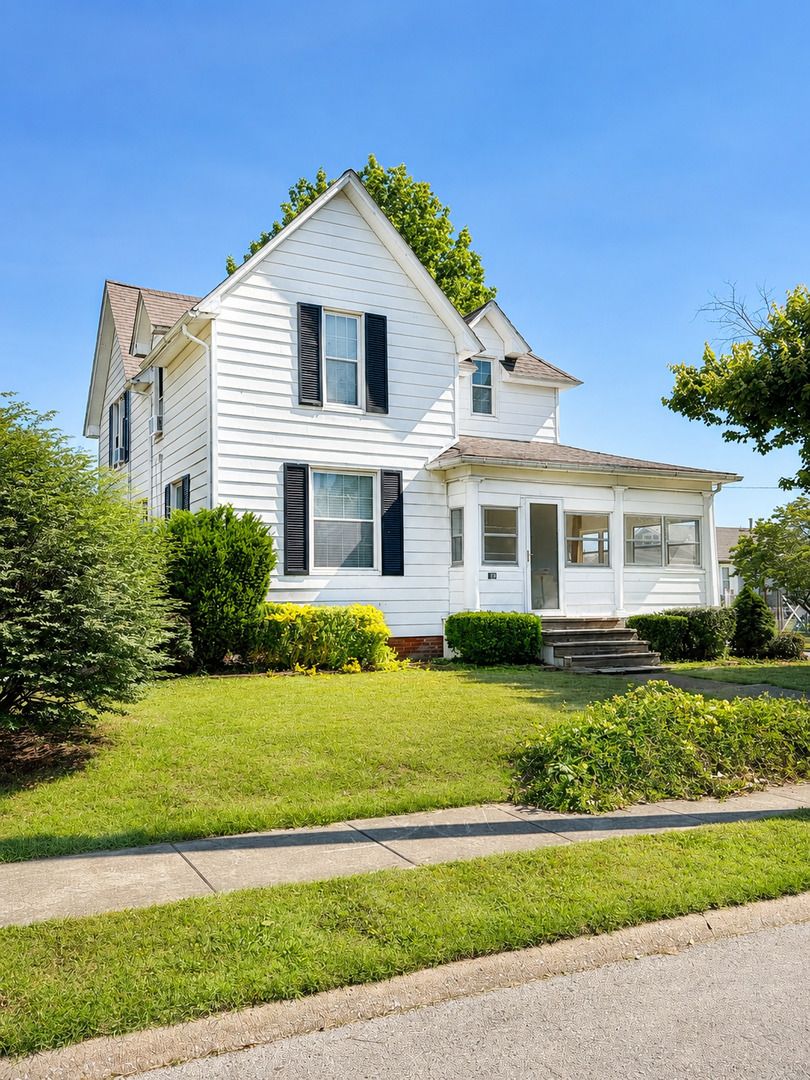 200 W McHaney Street W — Harrisburg, IL 62946