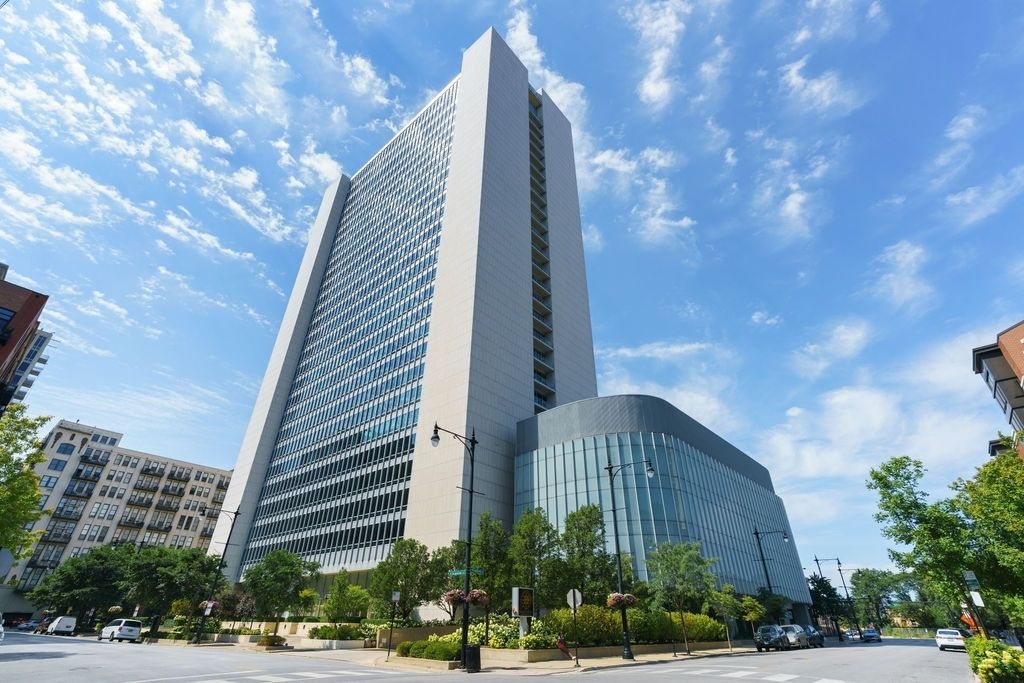 500 SUPERIOR Street, Chicago, IL 60654