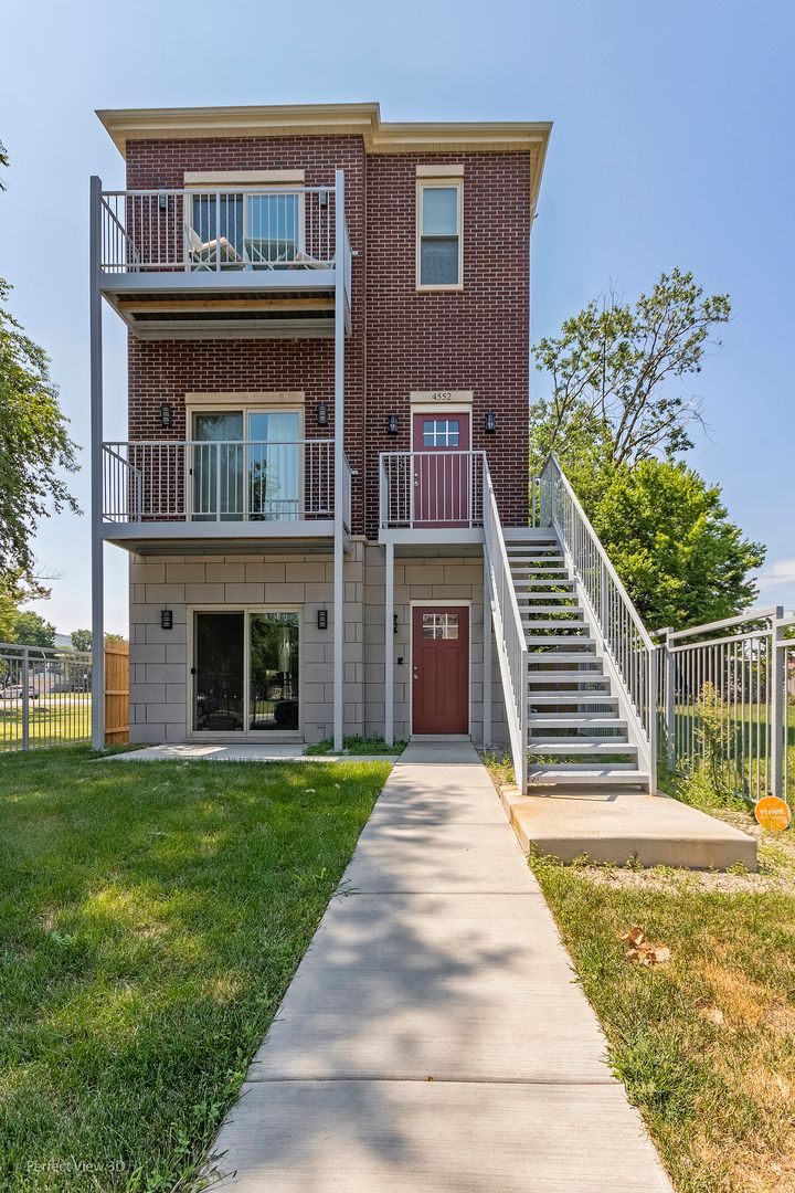 4552 Evans Avenue — Chicago, IL 60653