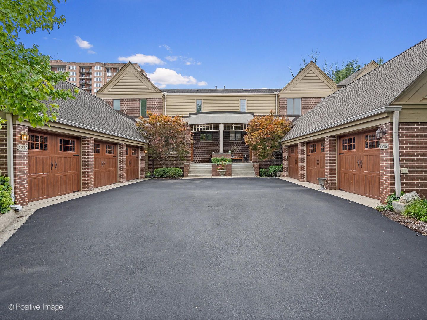 1218 Hawthorne Court — Hinsdale, IL 60521
